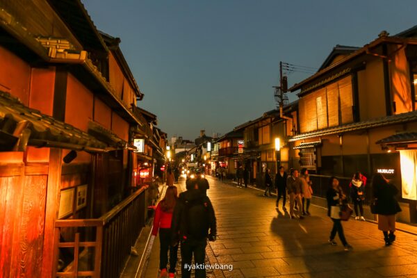 ถนนบริเวณย่าน Gion ใน เกียวโต สวยงามมาก